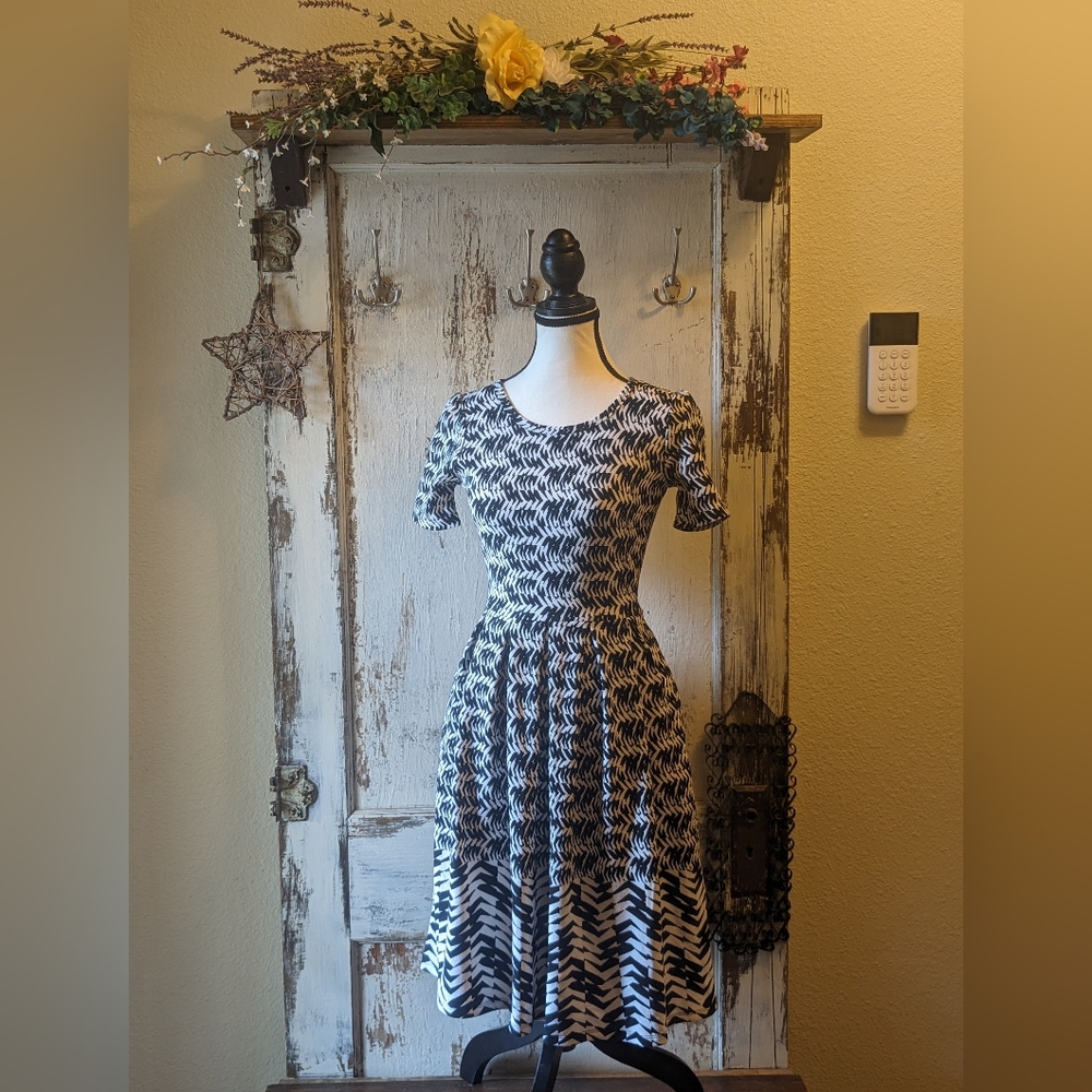 LulaRoe XXS Amelia Dress NWOT - Picture 1 of 3